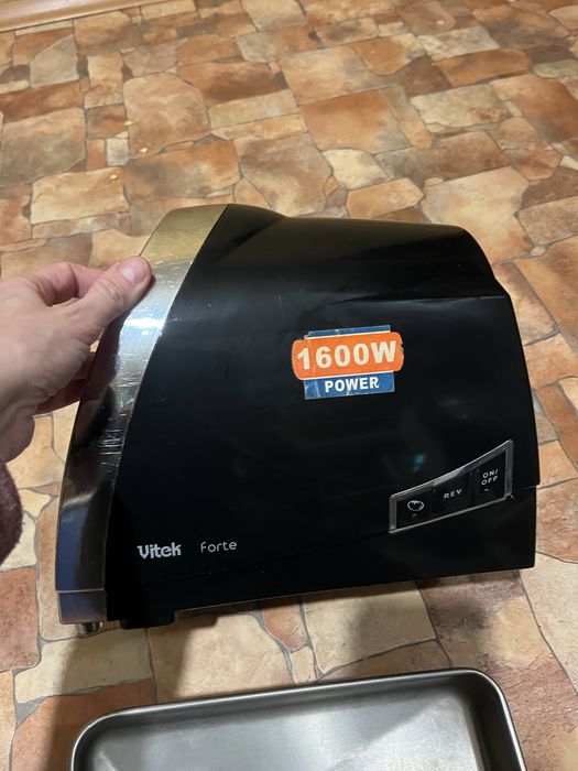 Продам мясорубку Vitek Forte