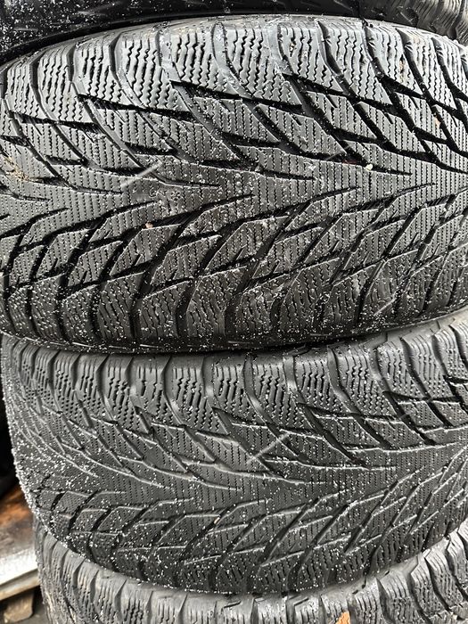 225/55/17Nokian Hakkapeliitta R2