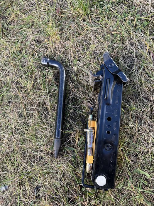 Lewarek klucz do kôł Ford Fiesta mk6 zestaw naprawczy