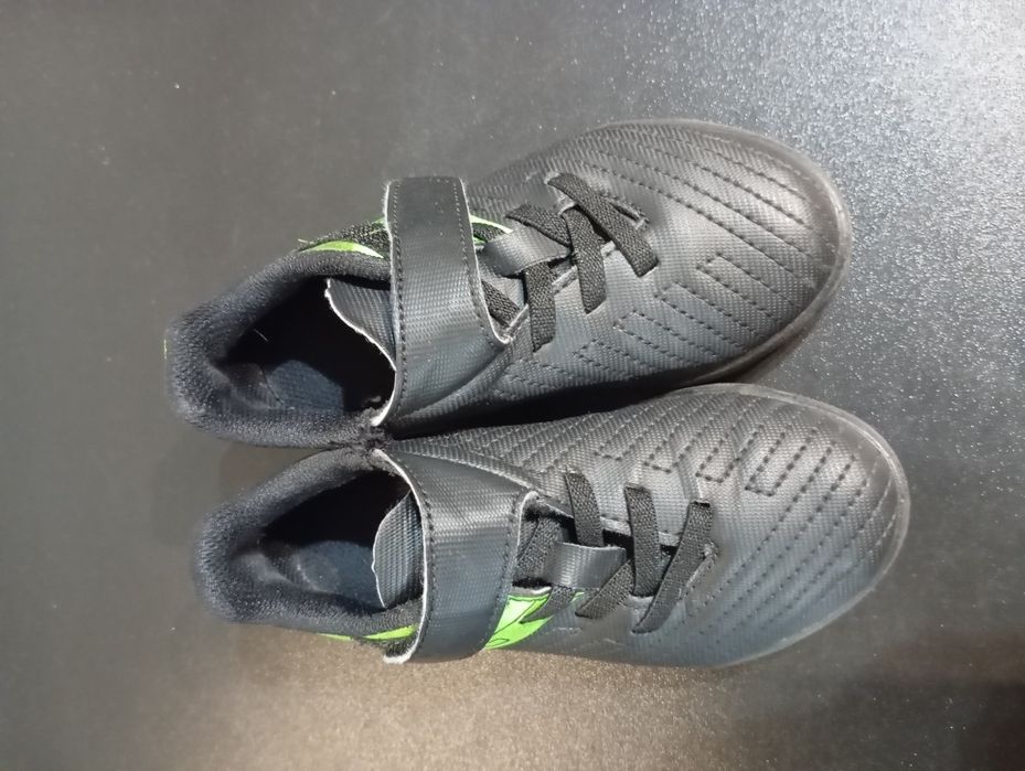 Calçado menino - Sapatos Crocs chuteiras