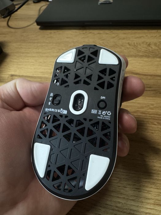 Ігрова мишка Attack Shark R5 Ultra Mambasnake білого кольору