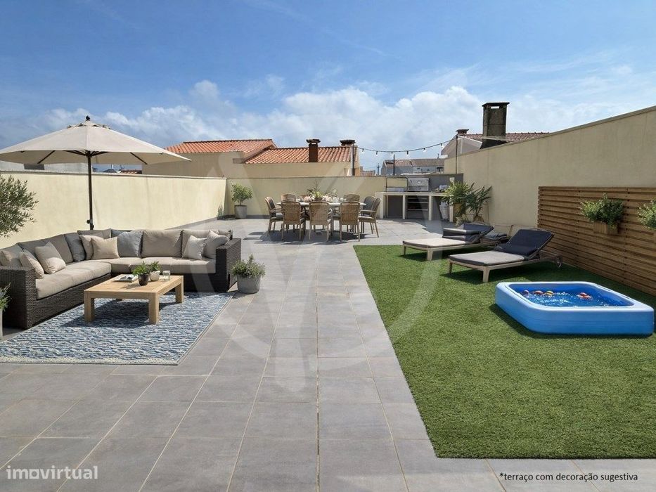 Apartamento T2 com terraço na primeira linha da praia em Aver-o-Mar.
