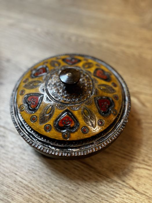 Pudełko drewniane rzeźbione vintage