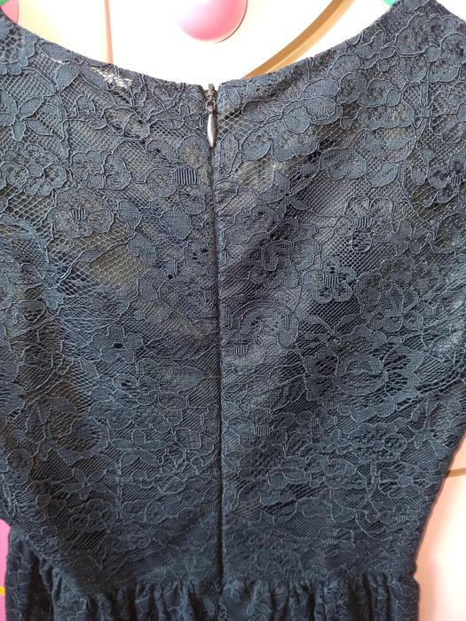 Sukienka koronka 134 piękna stan idealny granatowa