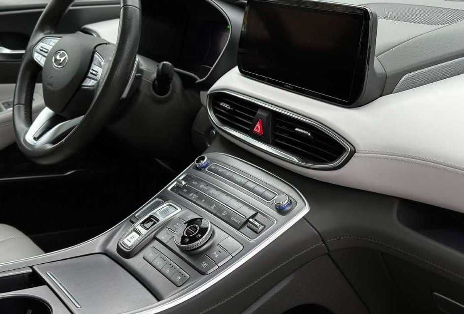 Продам Hyundai Santa Fe 2021 року