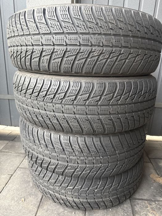 Шини резина 215/65/17 r17 Nokian комплект зимні