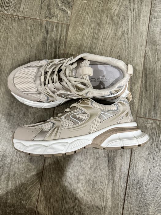 Кросівки бежеві Estro шкіряні