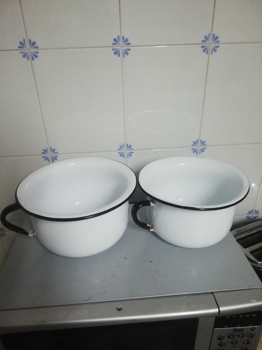 Peça de ginástica antiga entre outras coisas