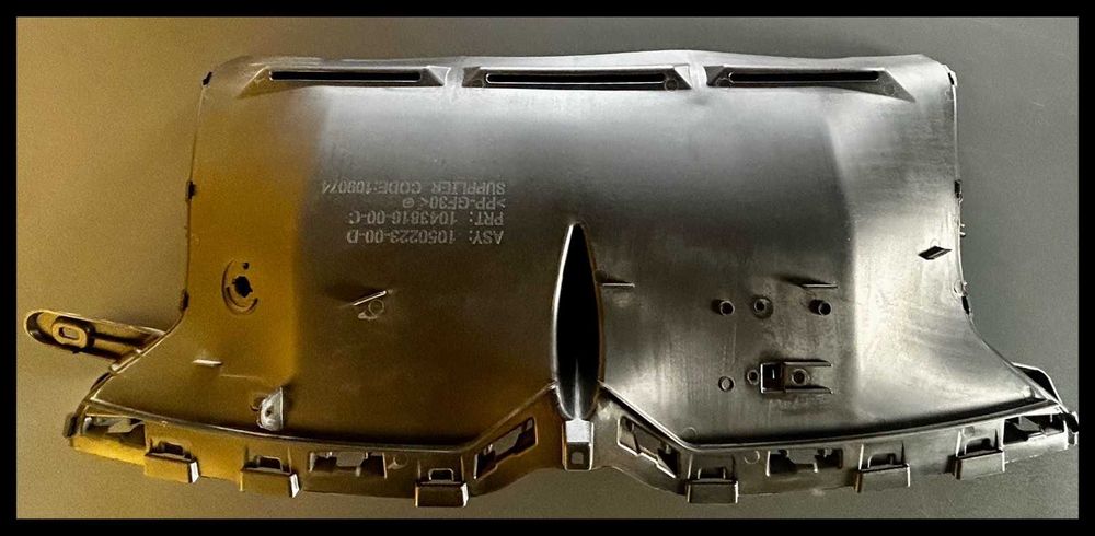 Повітропровід переднього бампера Tesla Model X 1050223-00-D