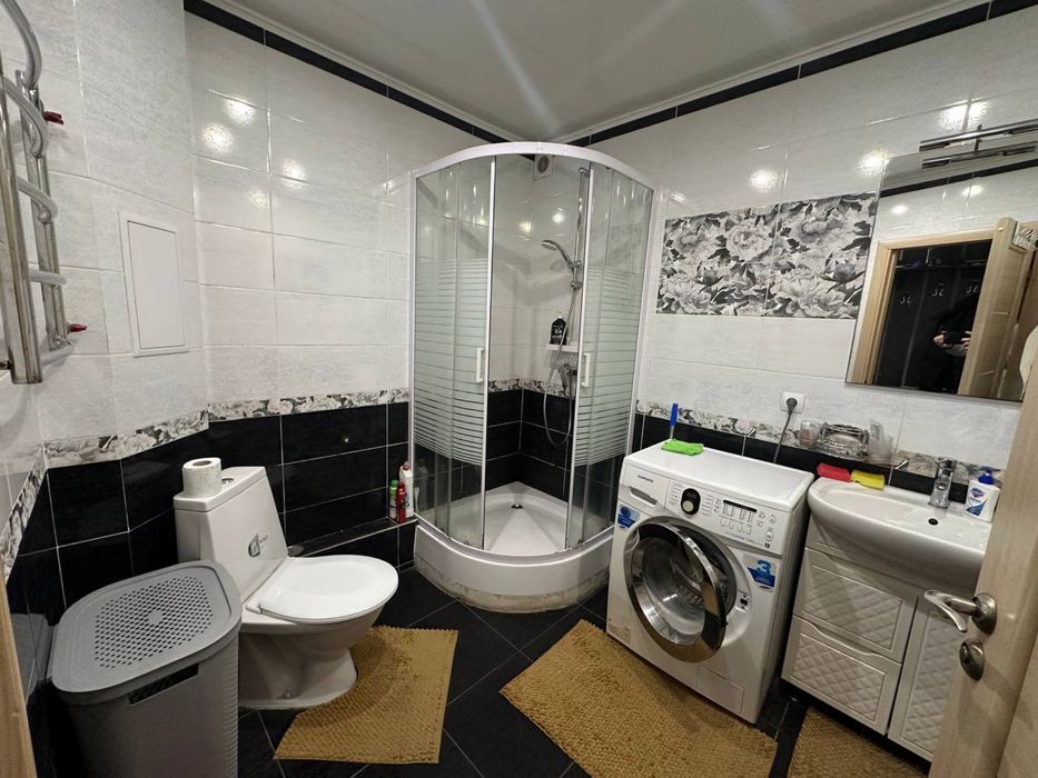 Гарна двох кімнатна квартира з автономним опаленням