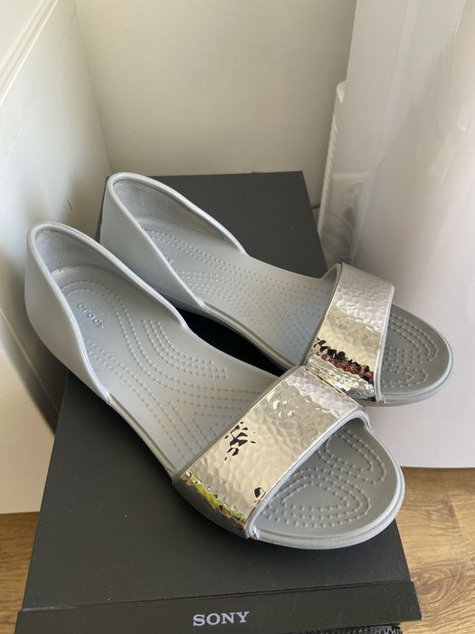 Crocs srebrne sandałki Lina Embellished Dorsay r. 37/38 W7