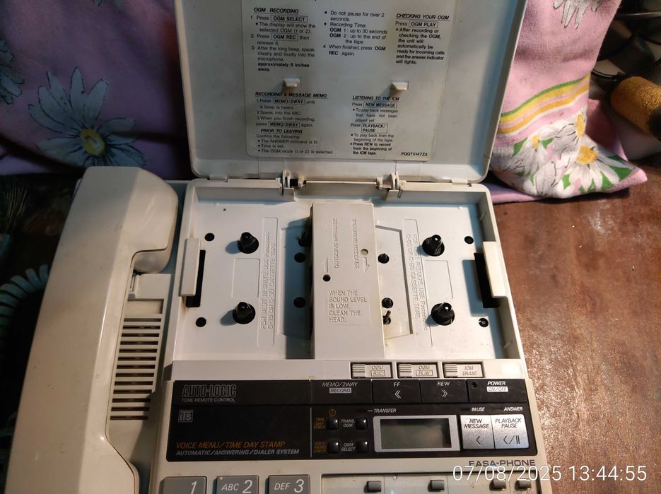 Телефон  Panasonic KX-T2470 Телефон з автовідповідачем Японія.