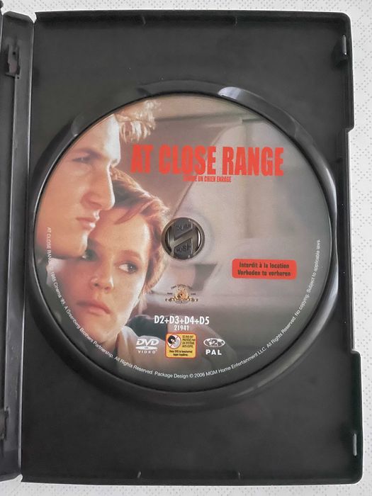 Homens à queima roupa / At Close Range