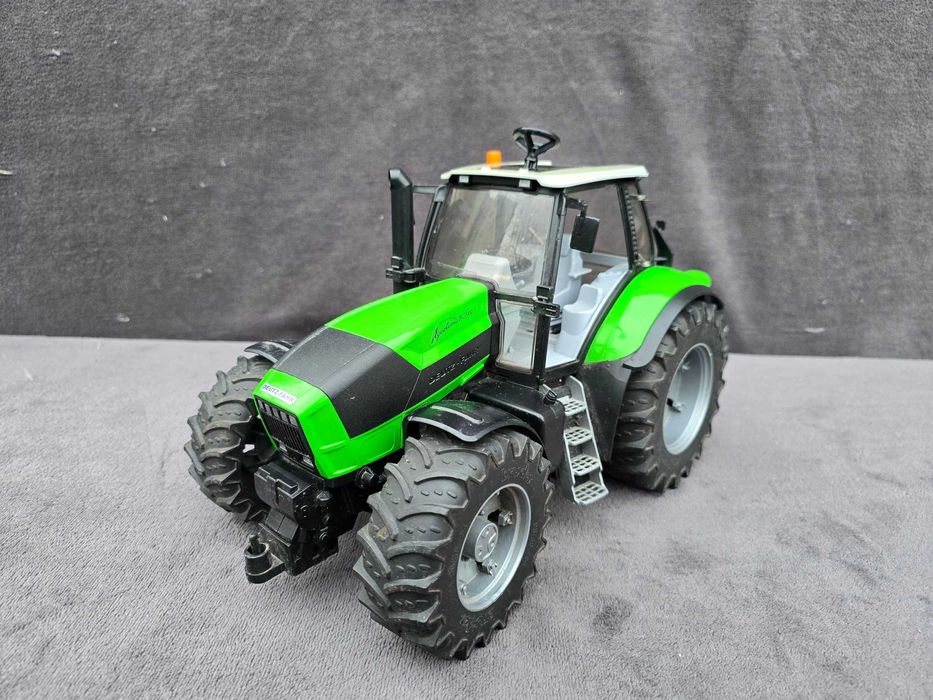 Bruder Traktor Deutz Agrotron X720