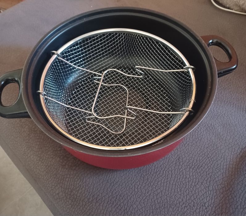 Fritadeira, nunca foi usada .
