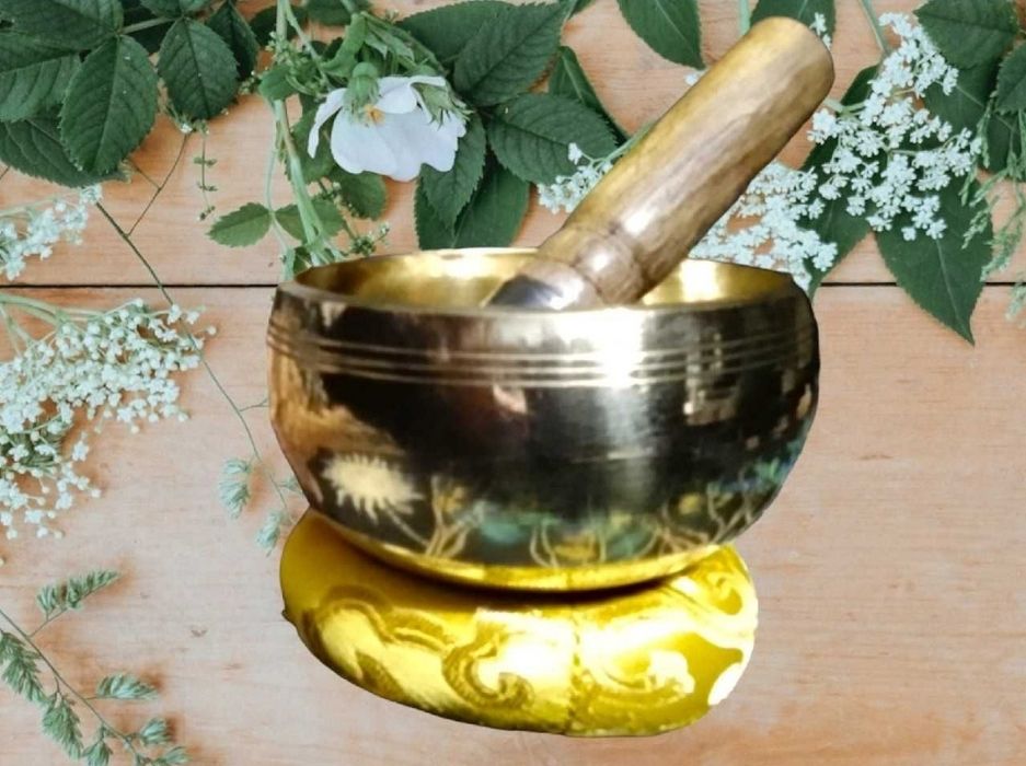 Misa tybetańska grająca gładka 8 -8.5 cm, pałka do rotacji, poduszka.