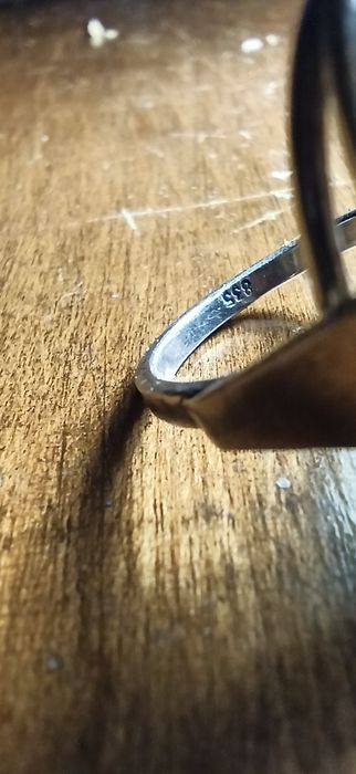 Stary pierścionek ze srebra piasek pustyni