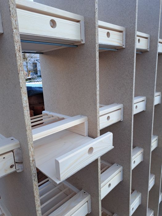 Regał dla gołębi same półki