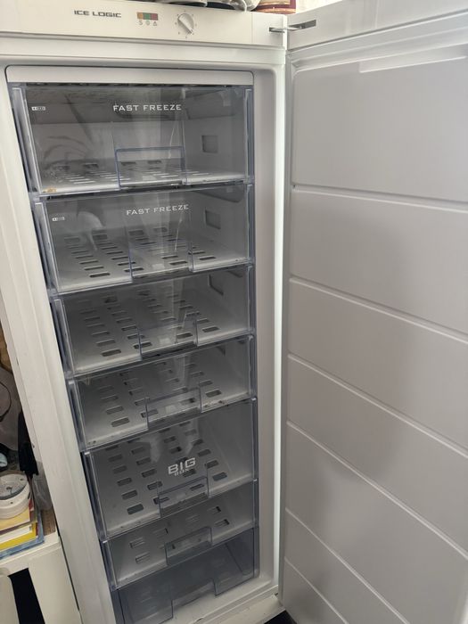 Морозильна камера 1,63 м Snaigė F 27SM Ice Logic