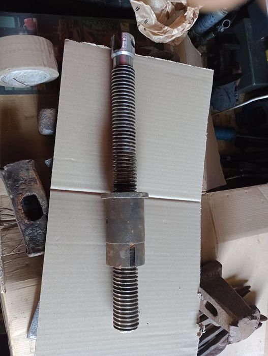 Śruba trapezowa fi 41 mm