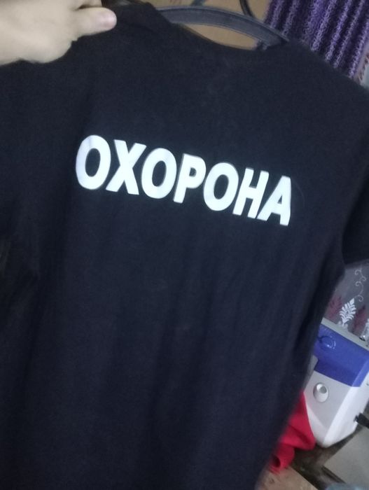 Отдам футболку для работников охраны