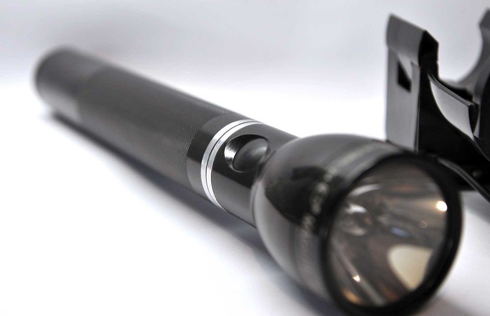 Lanterna MAGLITE recarregável com carregador