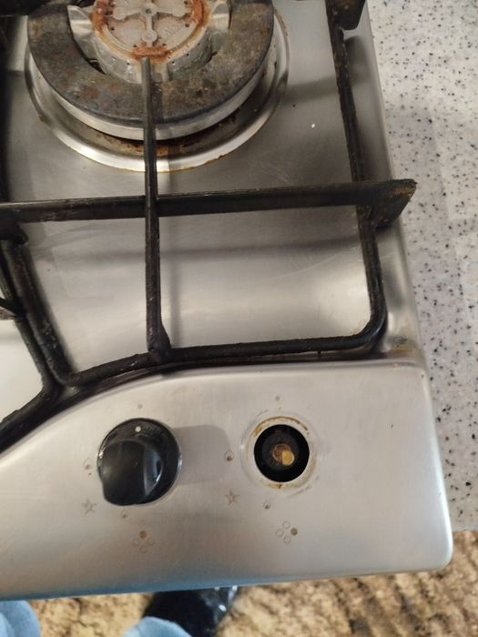 Продам варильну газову поверхню Ariston