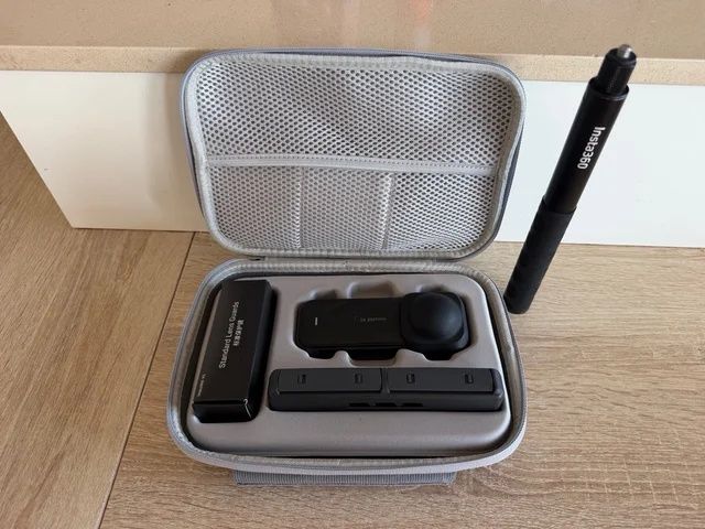 Câmera 360 Insta360 X5 + 2 baterias + acessórios + selfie stick + bag + caixa original
