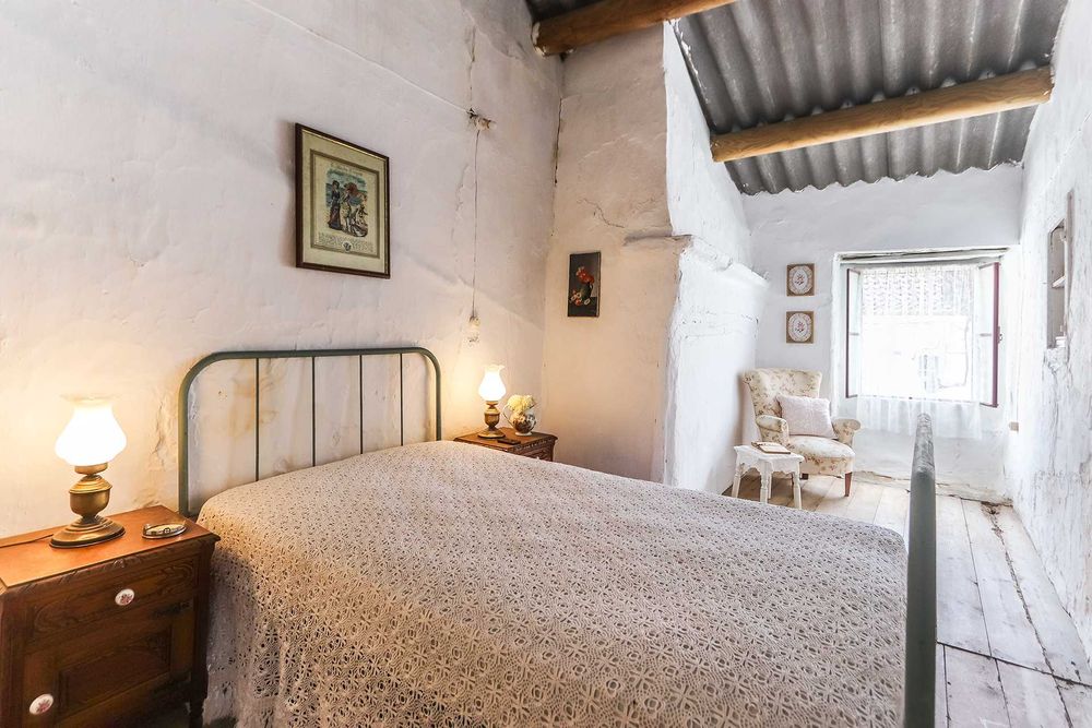 Duas casas no Alto Alentejo | 146m² | 49.000€ I Sem espaço exterior | Potencial investimento