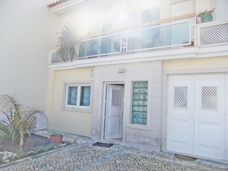 Alugo moradia para férias localizada em São Martinho do Porto a 800m da praia "Casa da Baía"