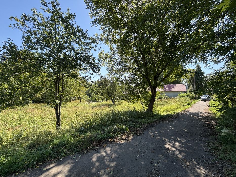 Продаж ділянка 28 сотих. Сілець. Світло. Газ. Вода. Асфальт. Будинки