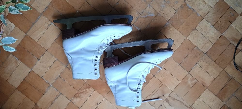 białe łyżwy figurówki wkładka 26 cm