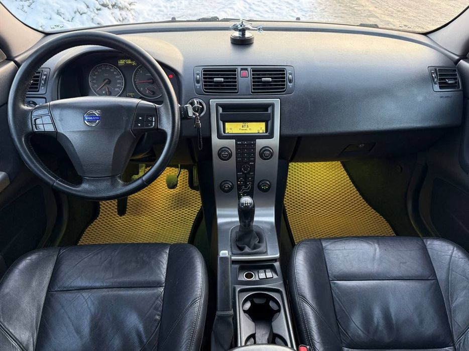 Volvo v50, 2006 року, 1.6 дизель, механіка, 274т.км.
Надійний дизельни
