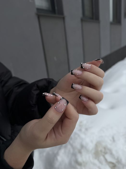 Манікюр/педикюр.