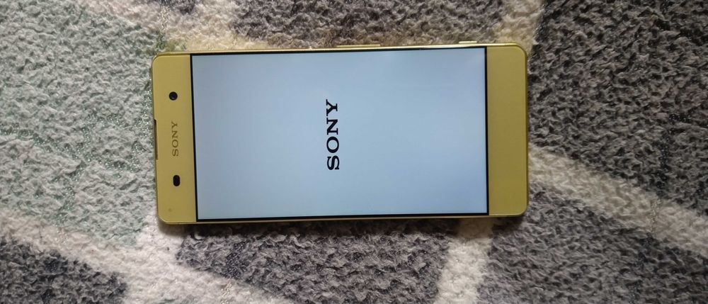 Sony Xperia  золотистый