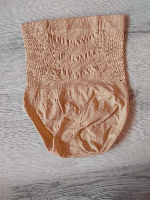 majtki wyszczuplające brzuch kremowe