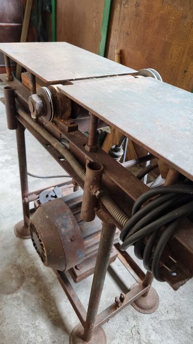 Циркулярный Станок. Деревообрабатывающий станок.