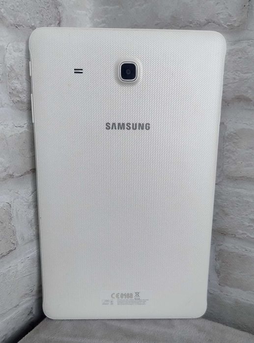 Планшет Samsung Galaxy Tab E SM-T561 9.6" 3G 8Gb +32Gb ( гарний стан)
