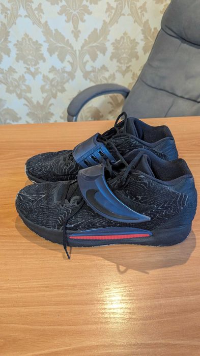 Чоловічі кроссовки Nike KD 14 Seasonal - DC9379-001
49.5 EU (33 см)