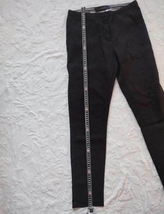 Eleganckie czarne spodnie rozm. 34 firmy Reserved