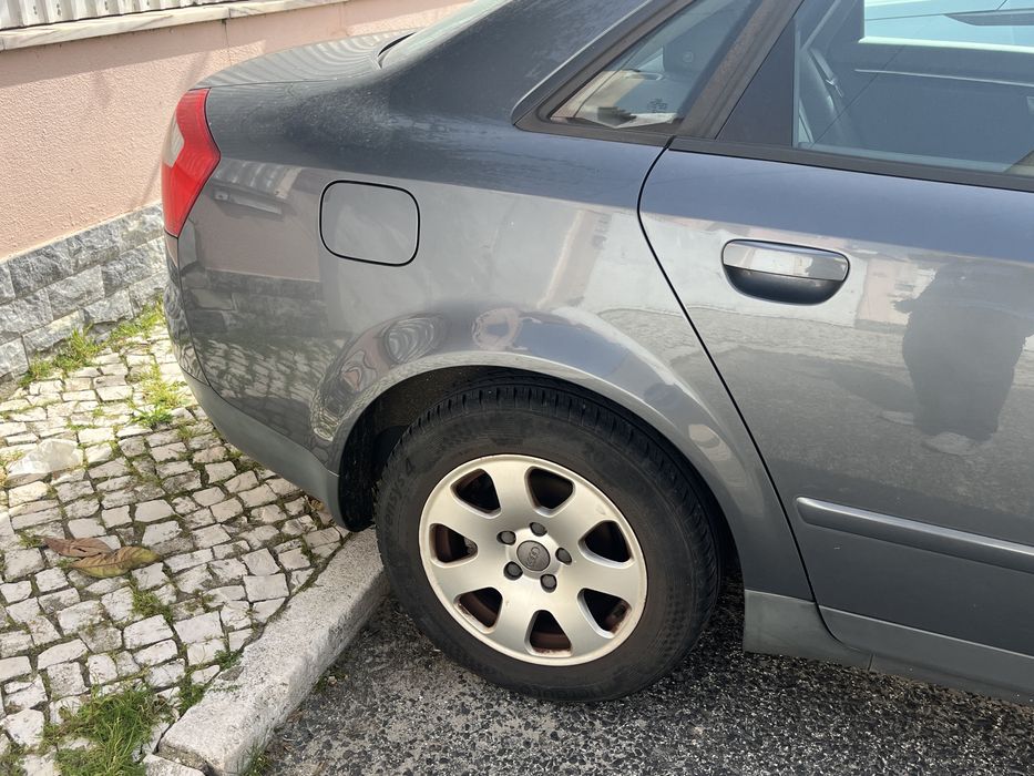 Audi A4 1.9 TDI com avaria