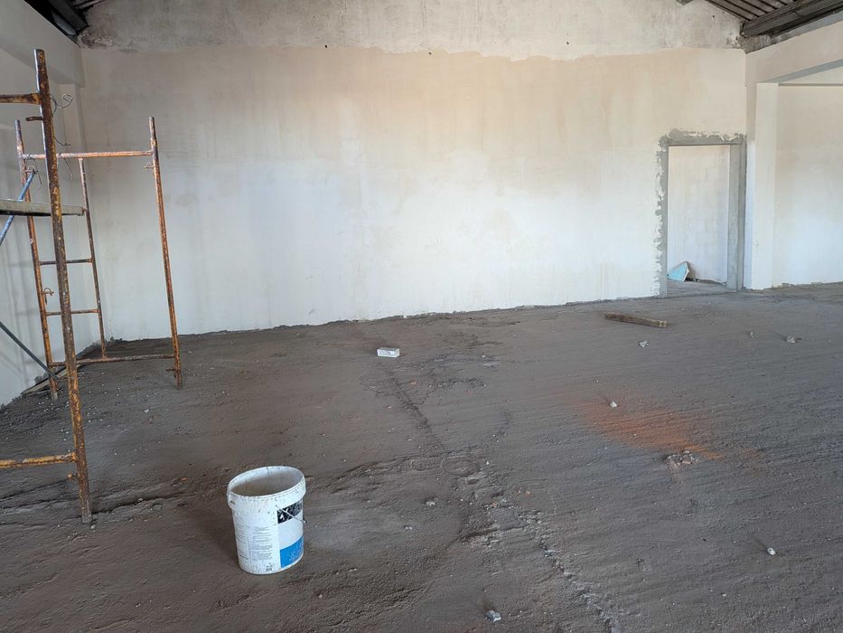 Espaço comercial amplo no 1º andar de predio misto com 320m2 - Esgueira (Junto stands auto luxo)