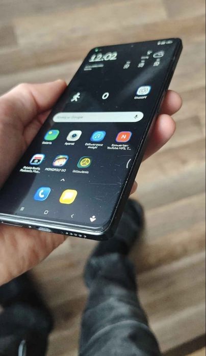 POCO. F5    12.  GB ramu