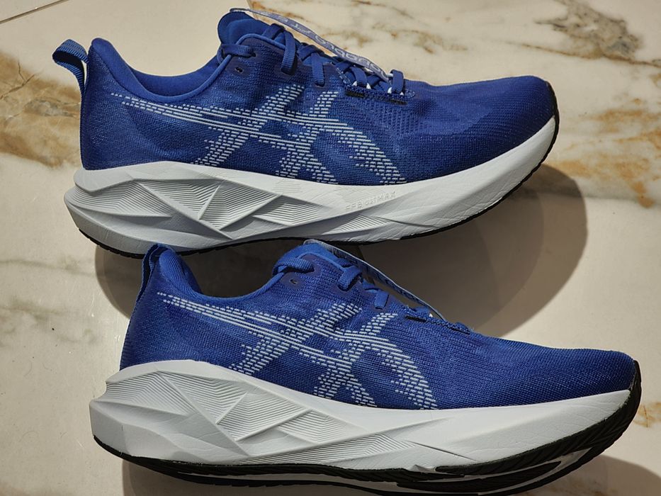 Оригінал 100% чоловічі кросівки asics novablast 5  eur 42.5