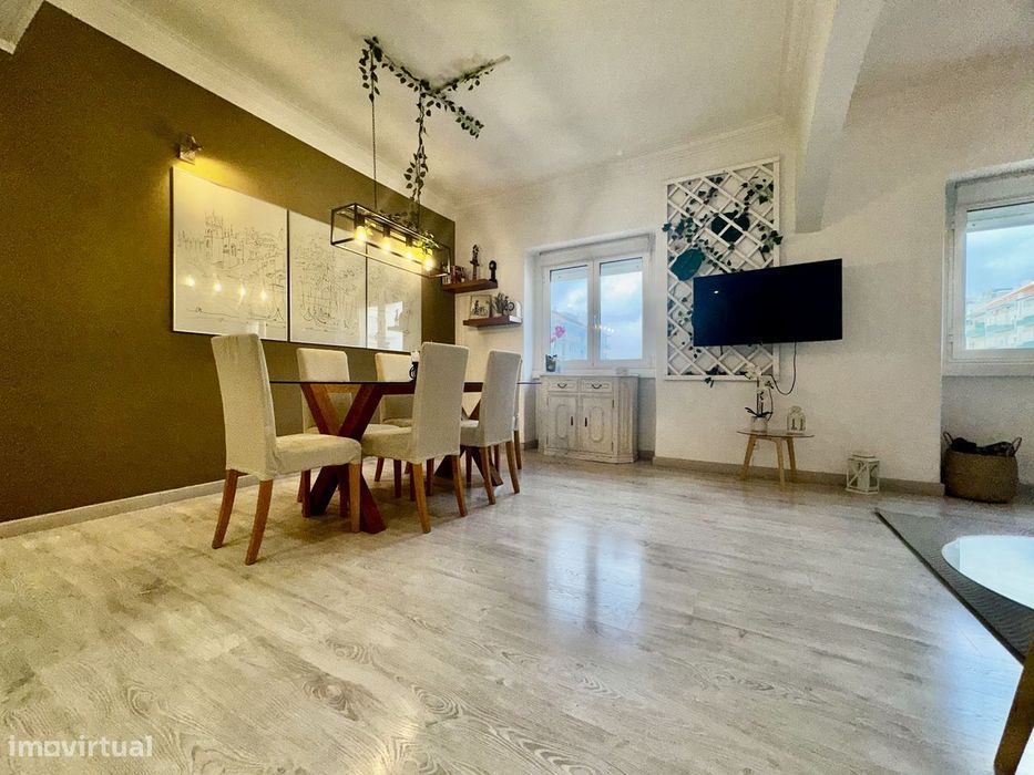 T2 renovado e mobilado em Campo de Ourique