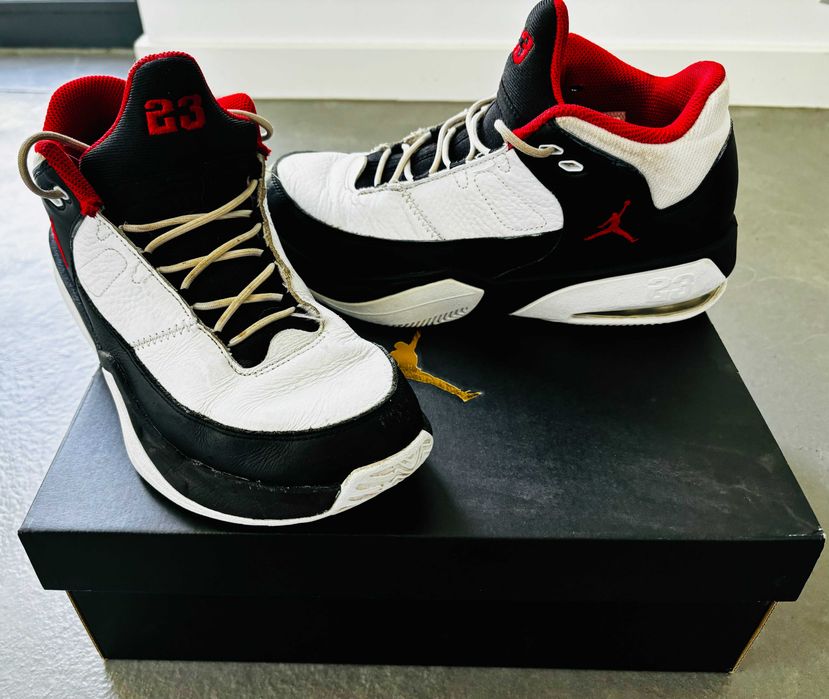 Jordan Max Aura 3 rozm. 41 (26cm) white-red-black