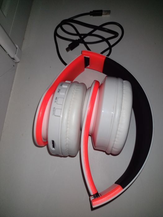 Беспроводные многофункциональные блютуз наушники . Радио, mp3