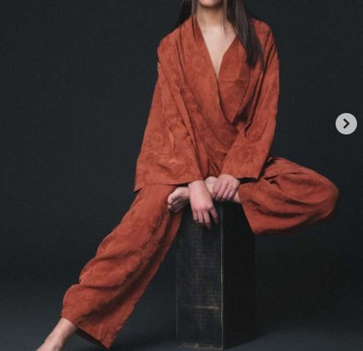 Костюм шикарный zara