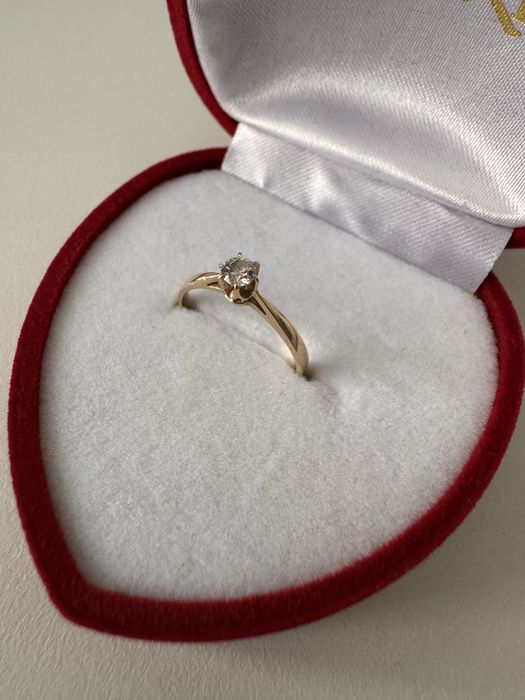 Złoty pierscionek zaręczynowy brylant 0.18ct