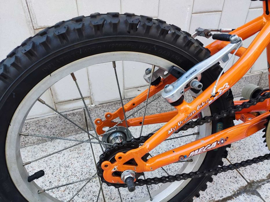 Bicicleta criança como nova (Ofereço capacete)
